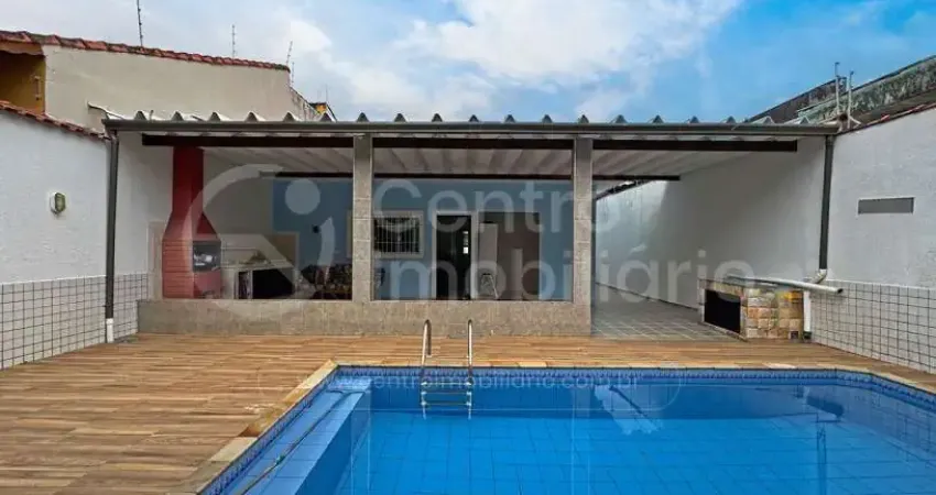 Casa à venda com piscina e 2 quartos em peruíbe, no bairro centro