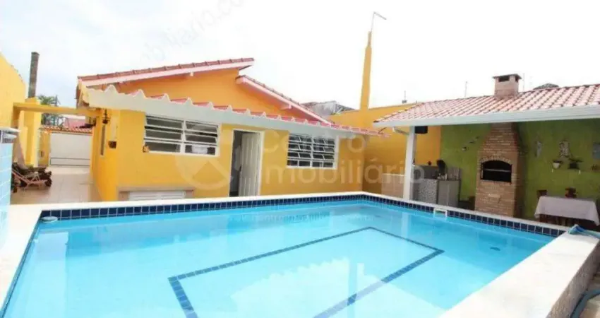 CASA à venda com piscina e 2 quartos em Peruíbe, no bairro Jardim Ribamar