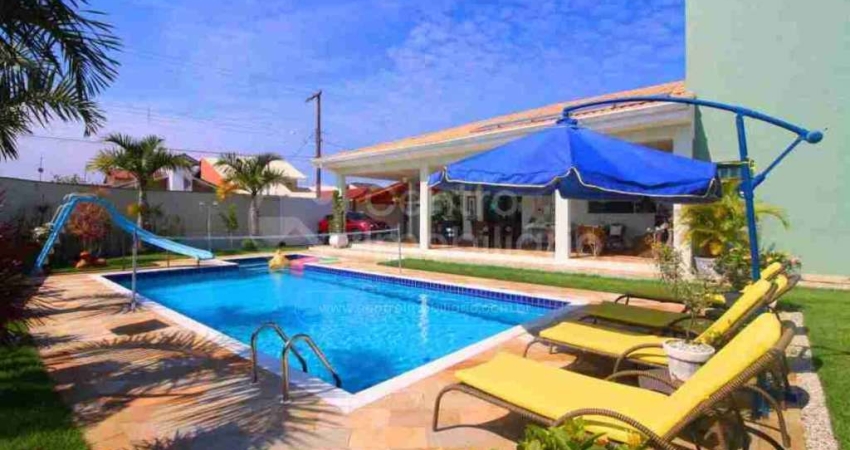 CASA à venda com piscina e 4 quartos em Peruíbe, no bairro Jardim Beira Mar