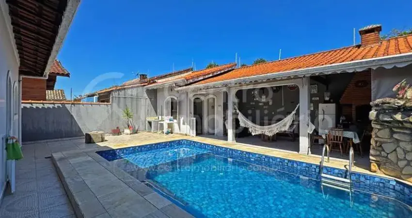 Casa à venda com piscina e 3 quartos em peruíbe, no bairro stella maris