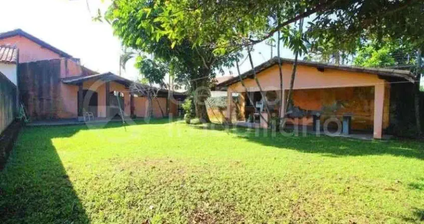 Casa à venda com 4 quartos em peruíbe, no bairro belmira novaes