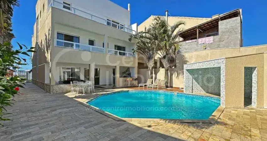 CASA à venda com piscina e 3 quartos em Peruíbe, no bairro Maria H Novaes