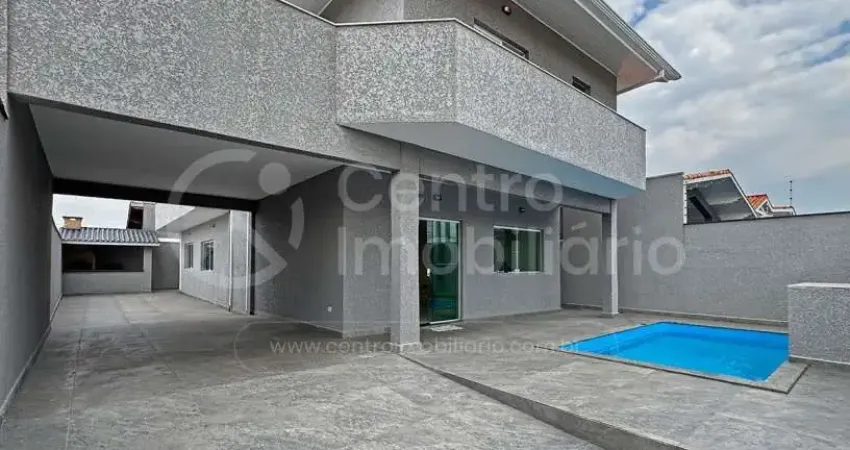 Casa à venda com piscina e 4 quartos em peruíbe, no bairro parque balneario oasis