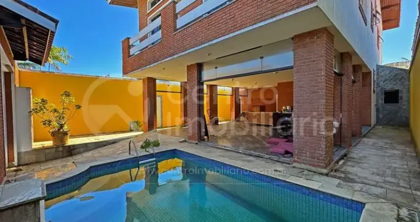Casa à venda com piscina e 5 quartos em peruíbe, no bairro estancia sao jose
