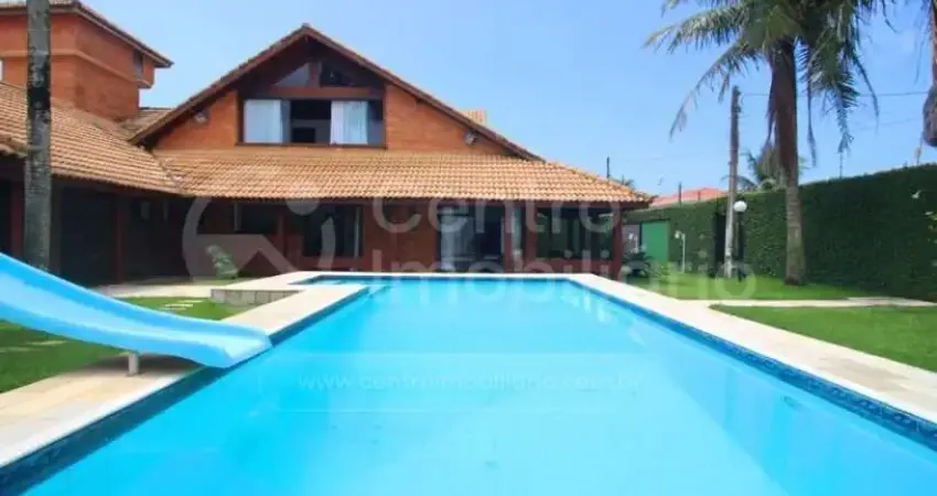 Casa à venda com piscina e 4 quartos em peruíbe, no bairro jardim ribamar