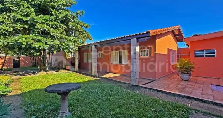 CASA à venda com 3 quartos em Peruíbe, no bairro Jardim Star