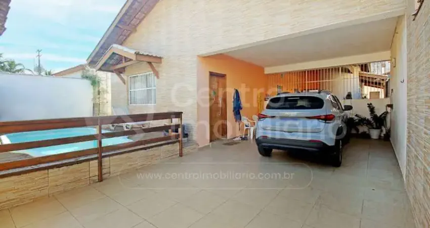 CASA à venda com piscina e 3 quartos em Peruíbe, no bairro Jardim Ribamar