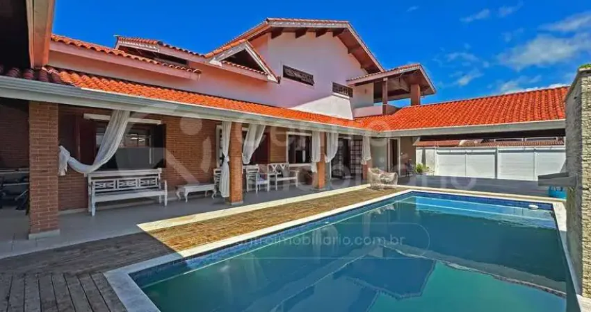Casa à venda com piscina e 5 quartos em peruíbe, no bairro jardim marcia