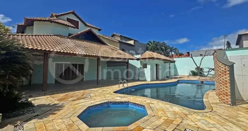 Casa à venda com piscina e 4 quartos em peruíbe, no bairro jardim três marias