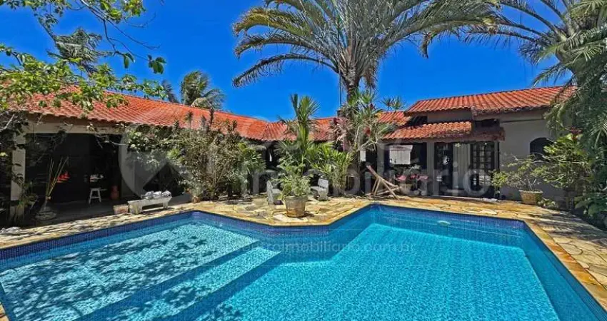 Casa à venda com piscina e 3 quartos em peruíbe, no bairro bougainvillee v