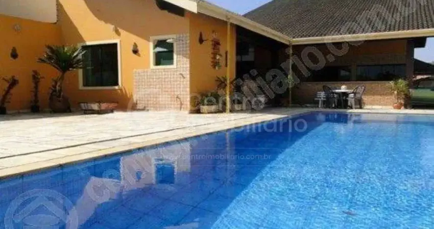 CASA à venda com piscina e 3 quartos em Peruíbe, no bairro Balneario Sao Joao Batista