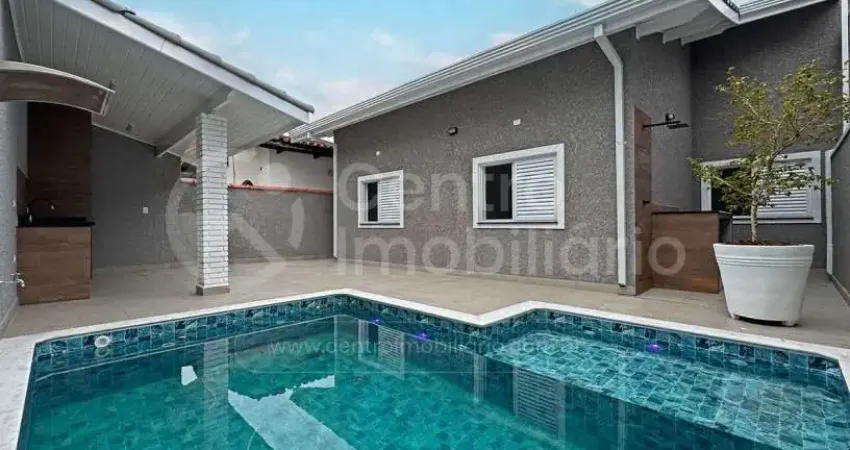 Casa à venda com piscina e 3 quartos em peruíbe, no bairro parque balneario oasis