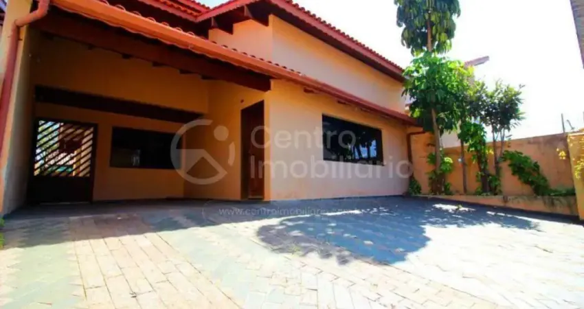 CASA à venda com 3 quartos em Peruíbe, no bairro Balneário Casa Blanca