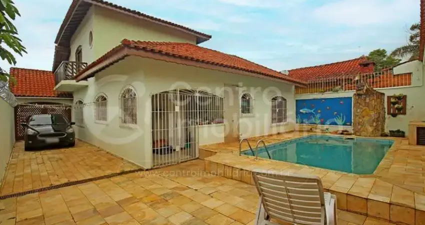 Casa à venda com piscina e 3 quartos em peruíbe, no bairro jardim ribamar