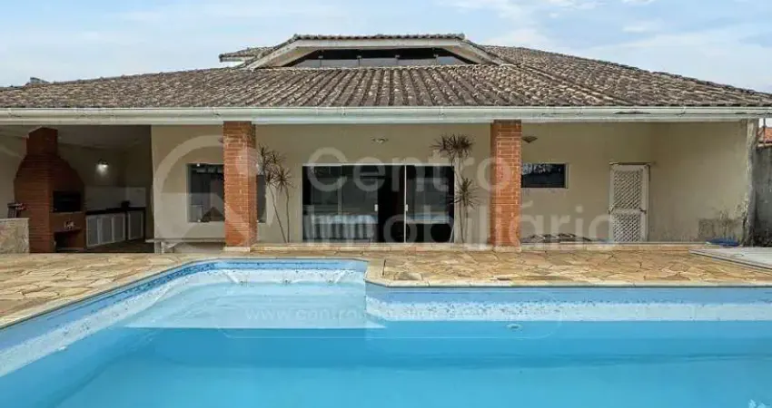 CASA à venda com piscina e 3 quartos em Peruíbe, no bairro Jardim Imperador