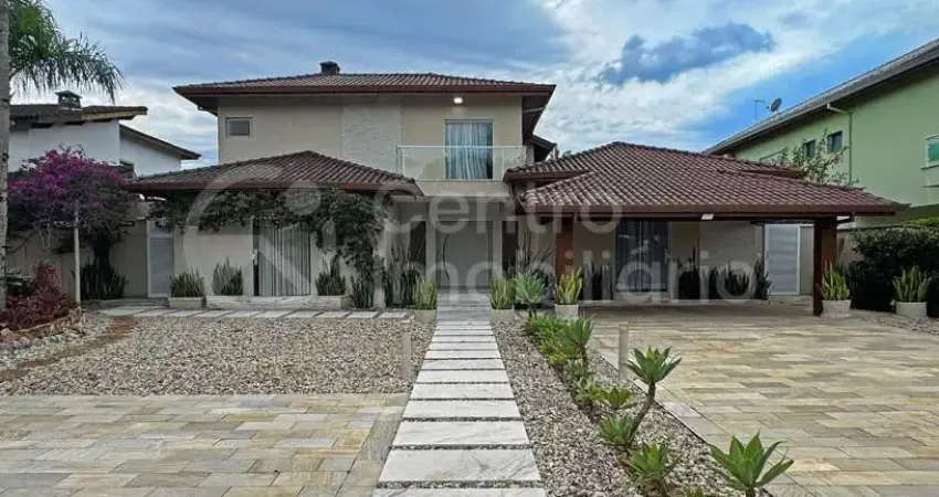 Casa à venda com piscina e 5 quartos em peruíbe, no bairro bougainvillee v