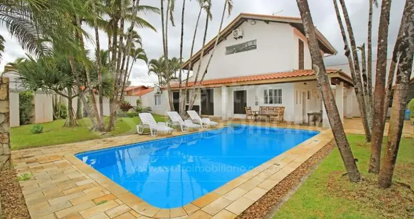 Casa à venda com piscina e 3 quartos em peruíbe, no bairro jardim imperador