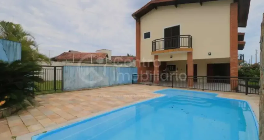 CASA à venda com piscina e 5 quartos em Peruíbe, no bairro Jardim Icaraiba