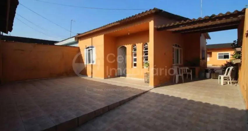 CASA à venda com 3 quartos em Peruíbe, no bairro Jardim Brasil