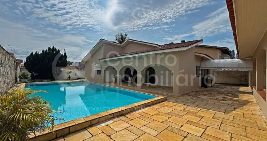 Casa à venda com piscina e 3 quartos em peruíbe, no bairro stella maris