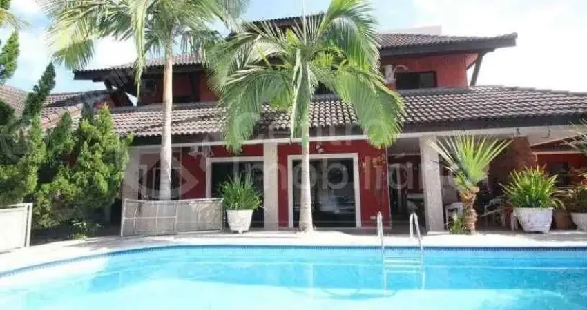 Casa à venda com piscina e 6 quartos em peruíbe, no bairro centro