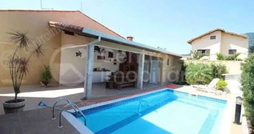 Casa à venda com piscina e 6 quartos em peruíbe, no bairro centro