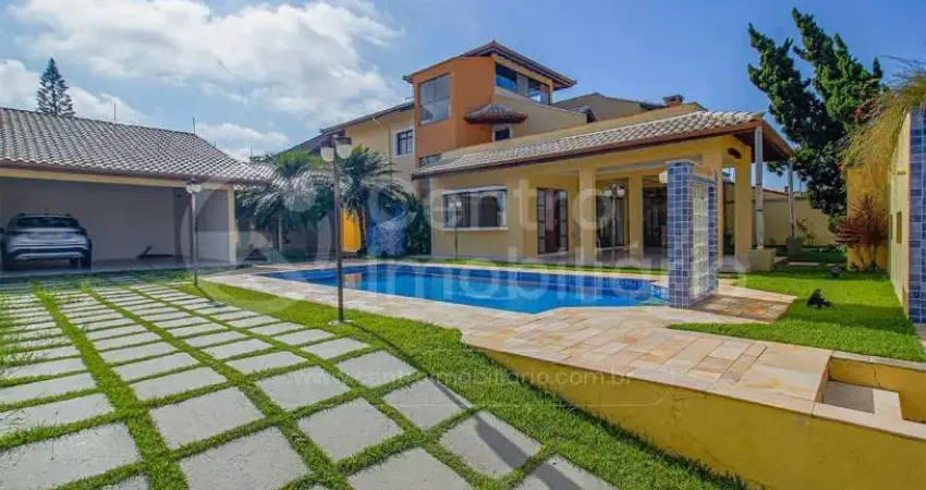 Casa à venda com piscina e 3 quartos em peruíbe, no bairro jardim imperador