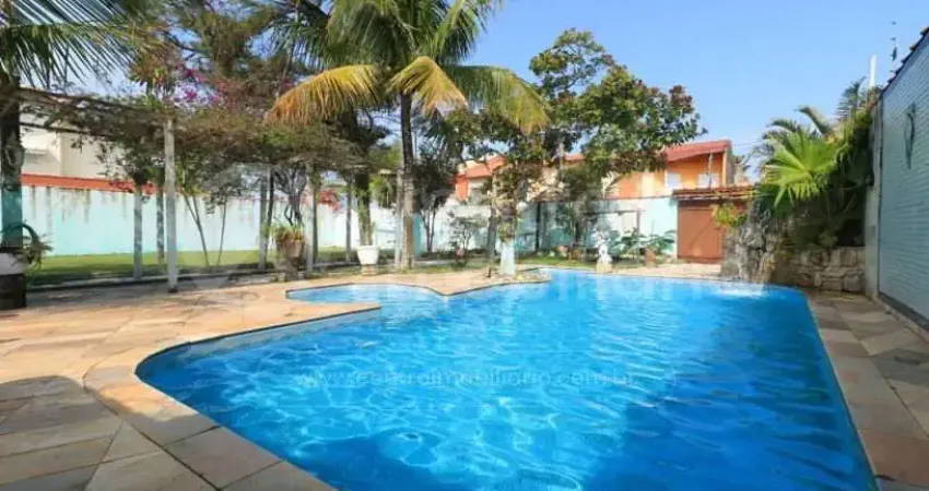 Casa à venda com piscina e 4 quartos em peruíbe, no bairro balneario josedy