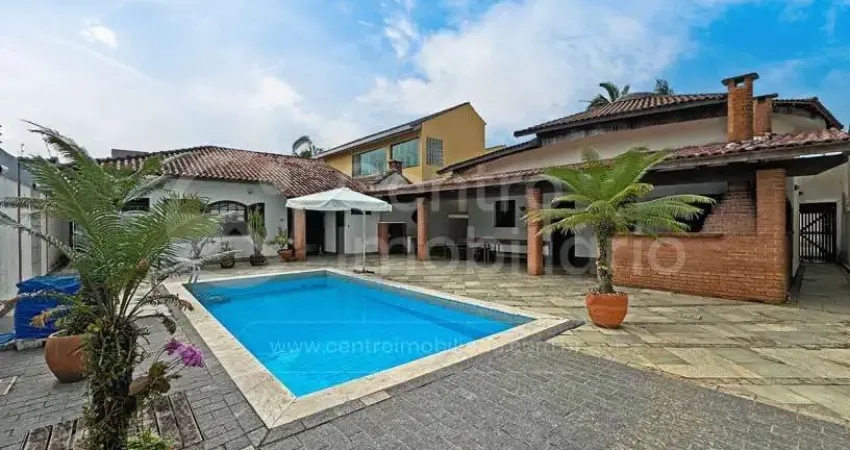 CASA à venda com piscina e 4 quartos em Peruíbe, no bairro Estancia Sao Jose