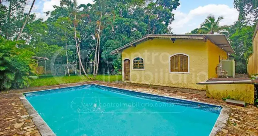 Casa à venda com piscina e 2 quartos em peruíbe, no bairro estância são marcos