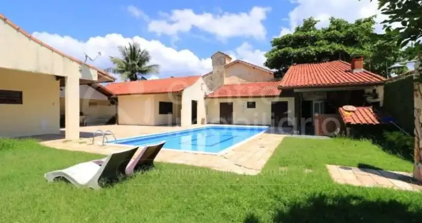 Casa à venda com piscina e 6 quartos em peruíbe, no bairro cidade nova peruíbe