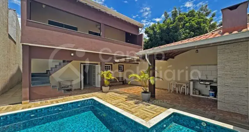 Casa à venda com piscina e 4 quartos em peruíbe, no bairro maria h novaes