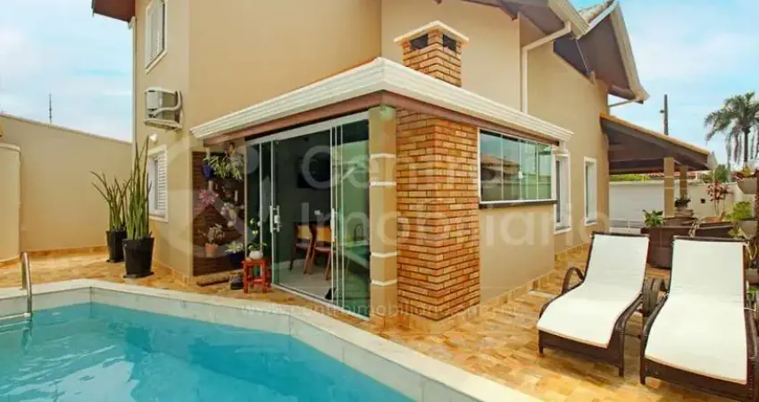 Casa à venda com piscina e 3 quartos em peruíbe, no bairro estancia sao jose