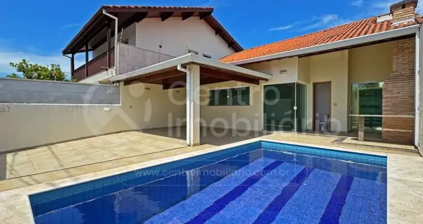 Casa à venda com piscina e 3 quartos em peruíbe, no bairro jardim três marias