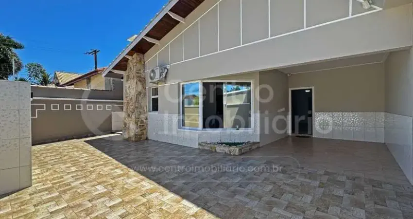 CASA à venda com piscina e 3 quartos em Peruíbe, no bairro Jardim Imperador