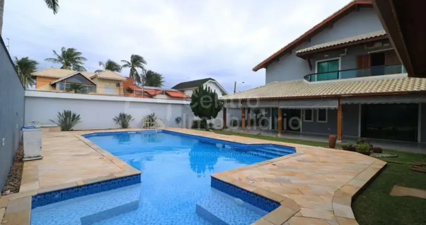 CASA à venda com piscina e 4 quartos em Peruíbe, no bairro Parque Turistico