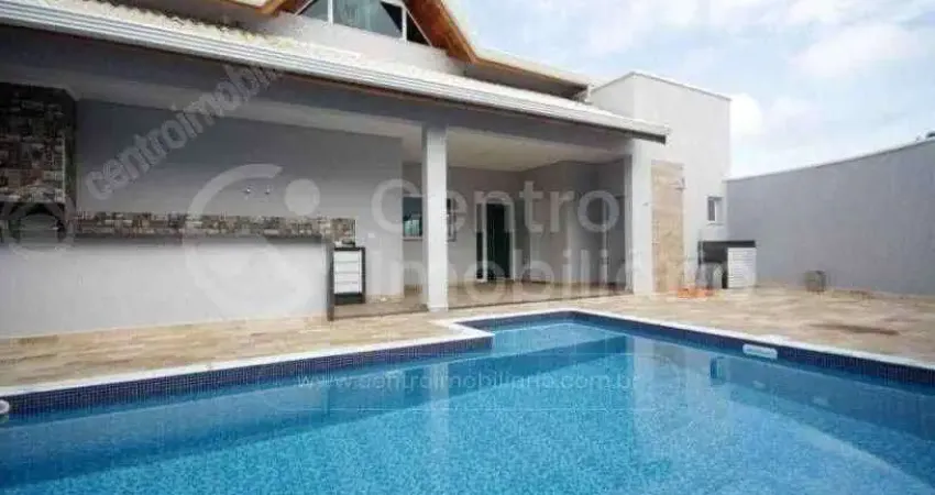 Casa à venda com piscina e 3 quartos em peruíbe, no bairro estancia sao jose