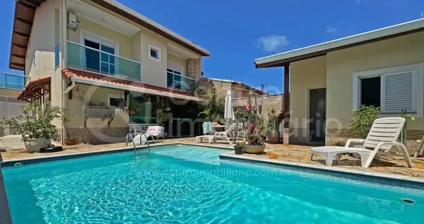Casa à venda com piscina e 4 quartos em peruíbe, no bairro maria h novaes