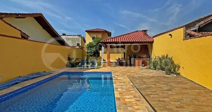 Casa à venda com piscina e 3 quartos em peruíbe, no bairro jardim marcia