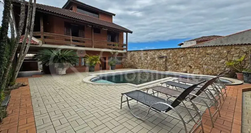 CASA à venda com piscina e 4 quartos em Peruíbe, no bairro Maria H Novaes