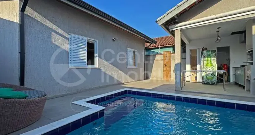 Casa à venda com piscina e 3 quartos em peruíbe, no bairro jardim três marias