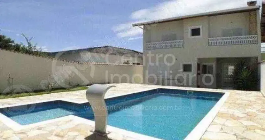 Casa à venda com piscina e 4 quartos em peruíbe, no bairro centro