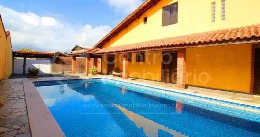 Casa à venda com piscina e 3 quartos em peruíbe, no bairro estancia balnearia convento velho
