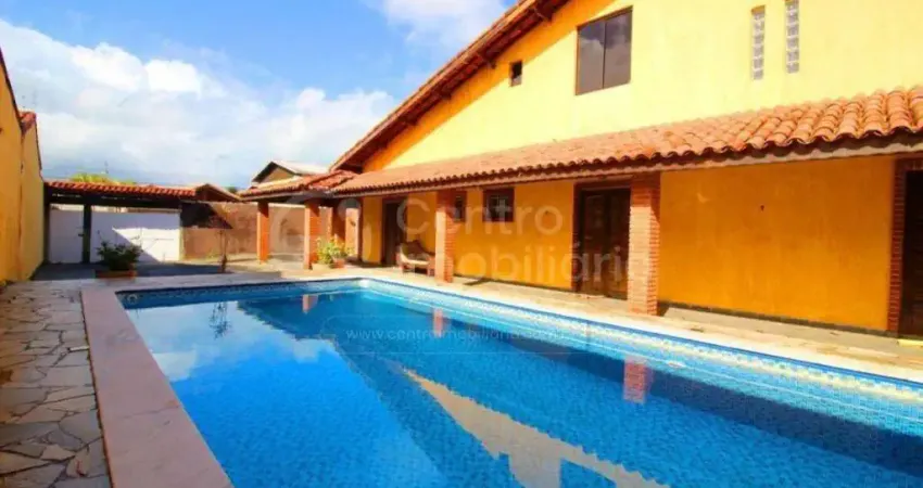 CASA à venda com piscina e 3 quartos em Peruíbe, no bairro Estancia Balnearia Convento Velho
