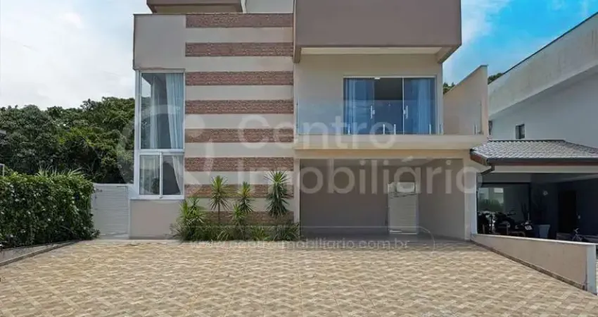 Casa à venda com piscina e 7 quartos em peruíbe, no bairro bougainvillee iv