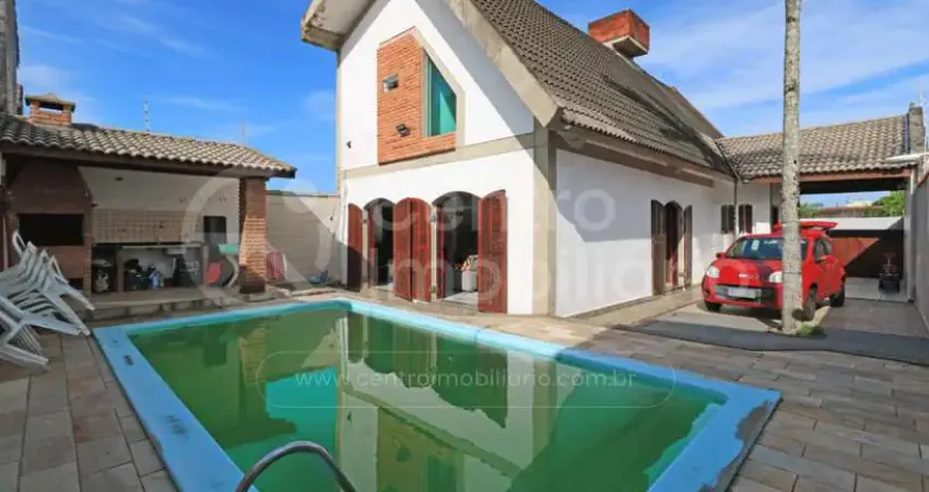 CASA à venda com piscina e 4 quartos em Peruíbe, no bairro Belmira Novaes