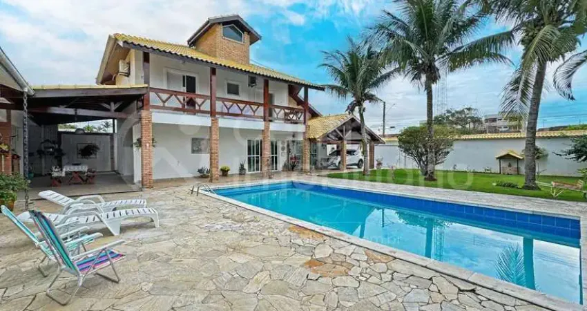 Casa à venda com piscina e 3 quartos em peruíbe, no bairro stella maris