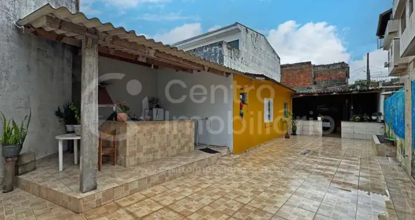 CASA à venda com 3 quartos em Peruíbe, no bairro Centro