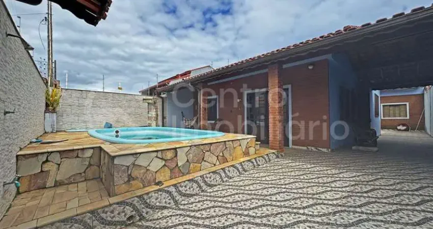 Casa à venda com piscina e 2 quartos em peruíbe, no bairro belmira novaes