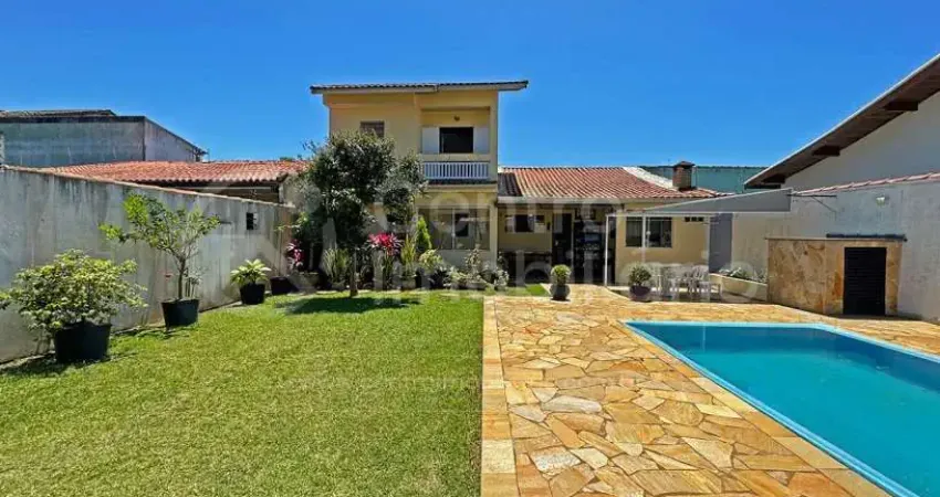Casa à venda com piscina e 4 quartos em peruíbe, no bairro balneario florida